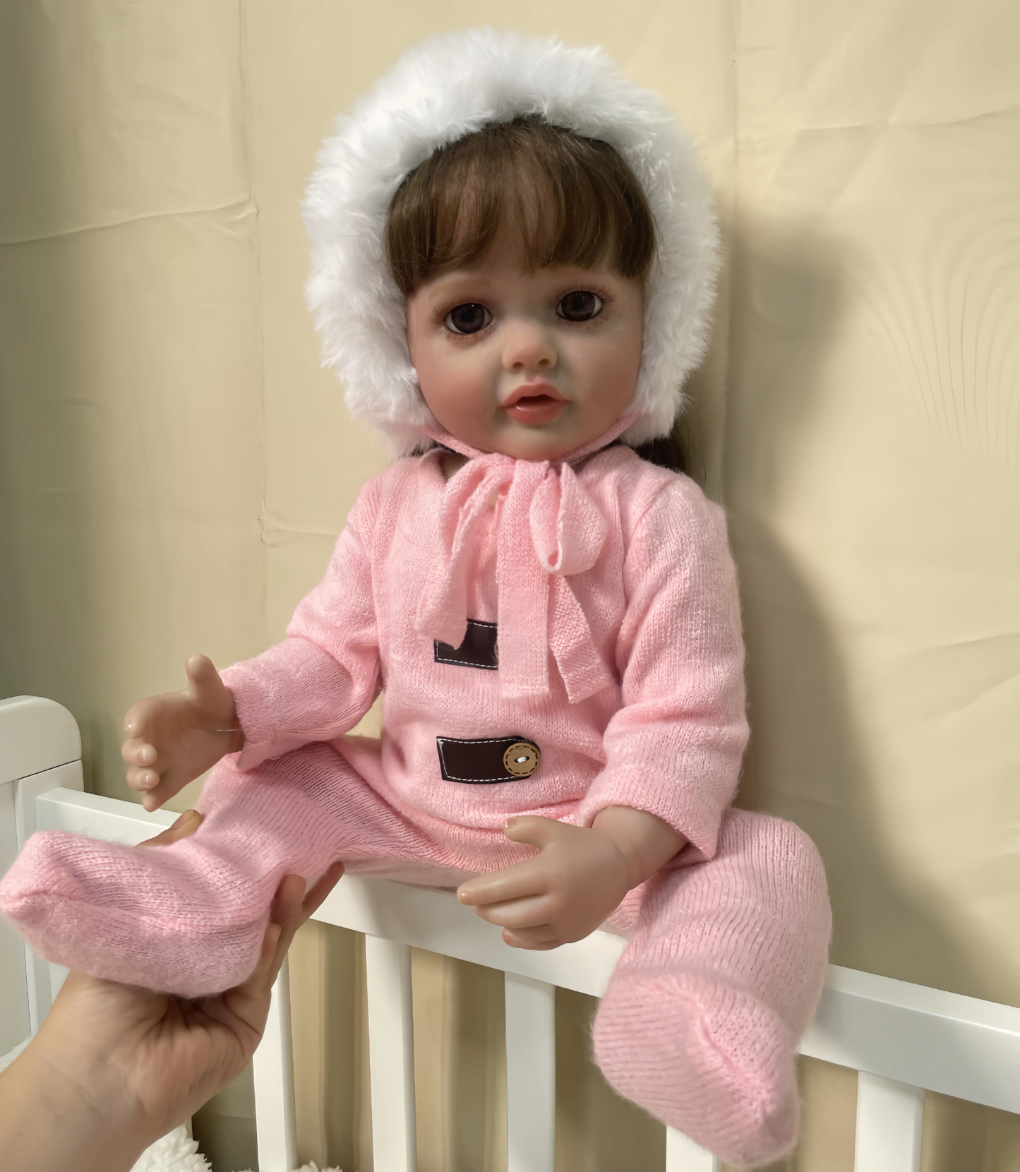 Ava – 55 cm bedårande Toddler Reborn-docka med bruna ögon & handrotat hår