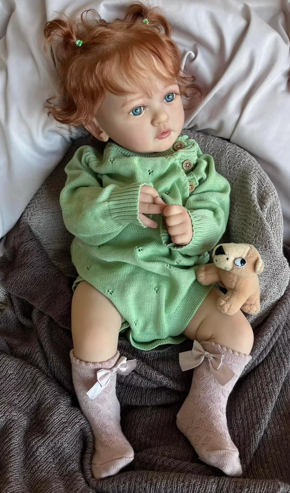 Ayana: 60 cm Naturtrogen Reborn-bebisdocka med Handrotat Rött Hår