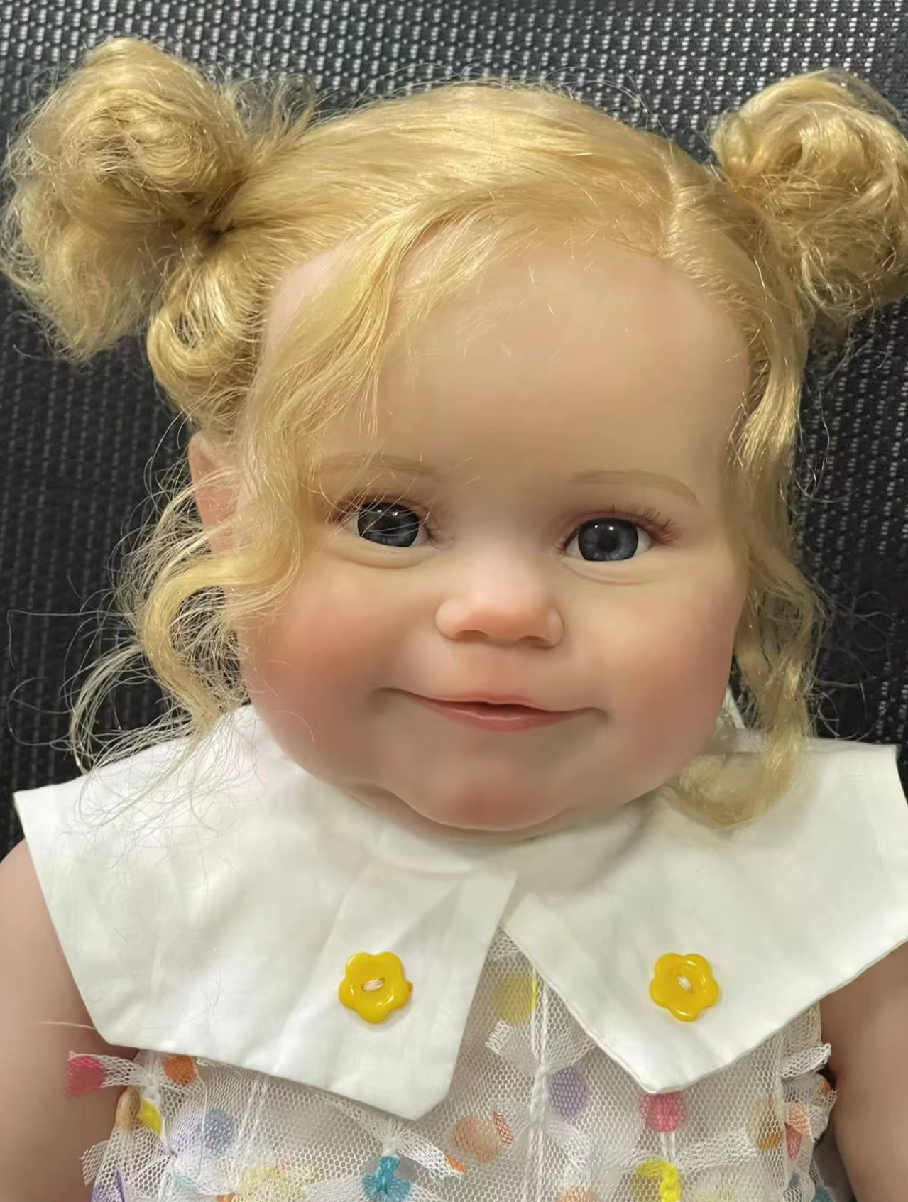 "Charlotte" – 60 cm Konstnärligt Mästerverk med Blondt, Lockigt Hår och 3D-målad Hud