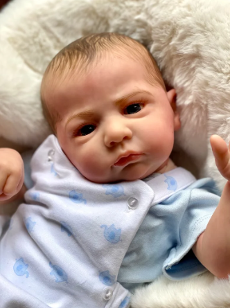 Realistisk nyfödd babydocka i blöjor