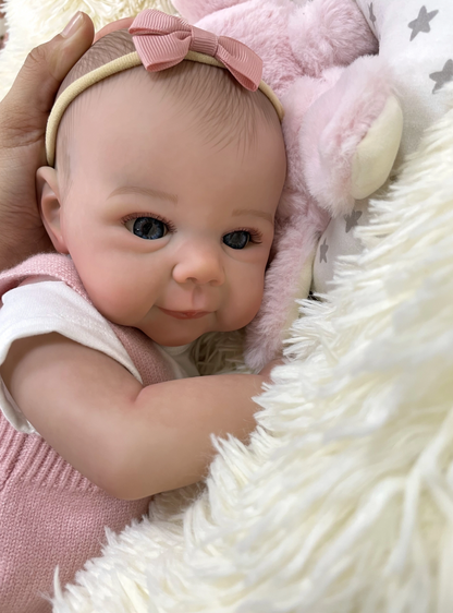 Daisy – 48 cm bedårande Reborn bebisdocka med blå ögon & mjuk gosig kropp