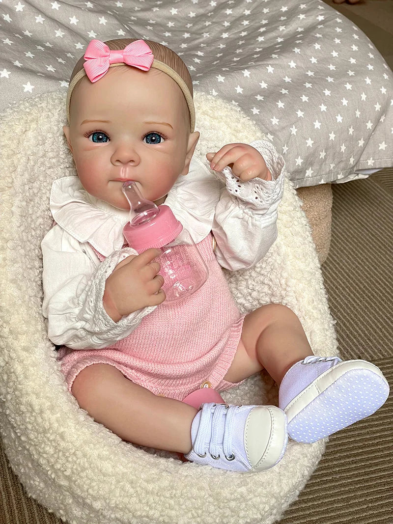 Elina – 50 cm bedårande Reborn bebisdocka med blå ögon & rosa stickad outfit