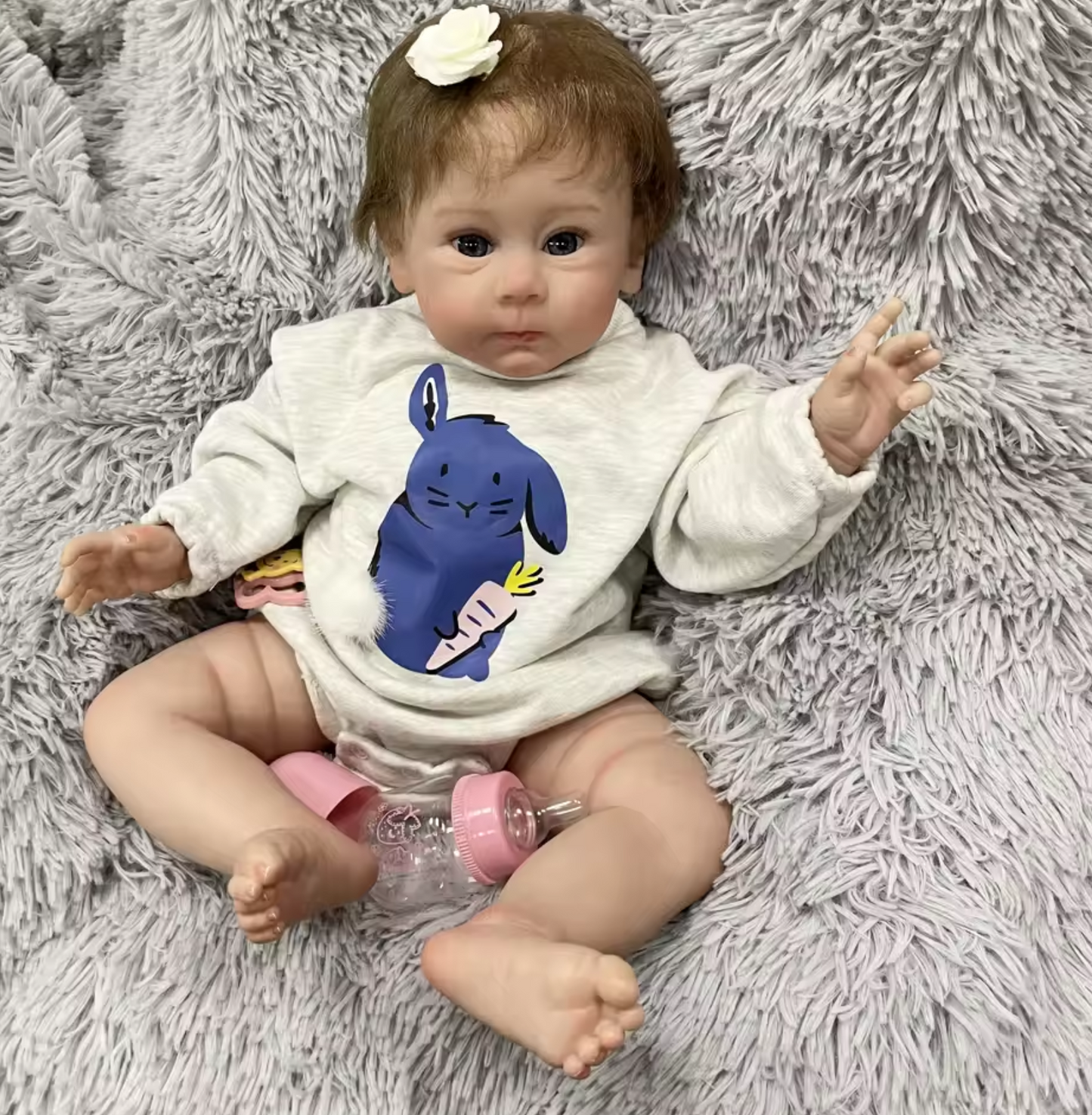 Lilly – 60 cm bedårande Reborn bebisflicka med blå ögon & handrotat hår